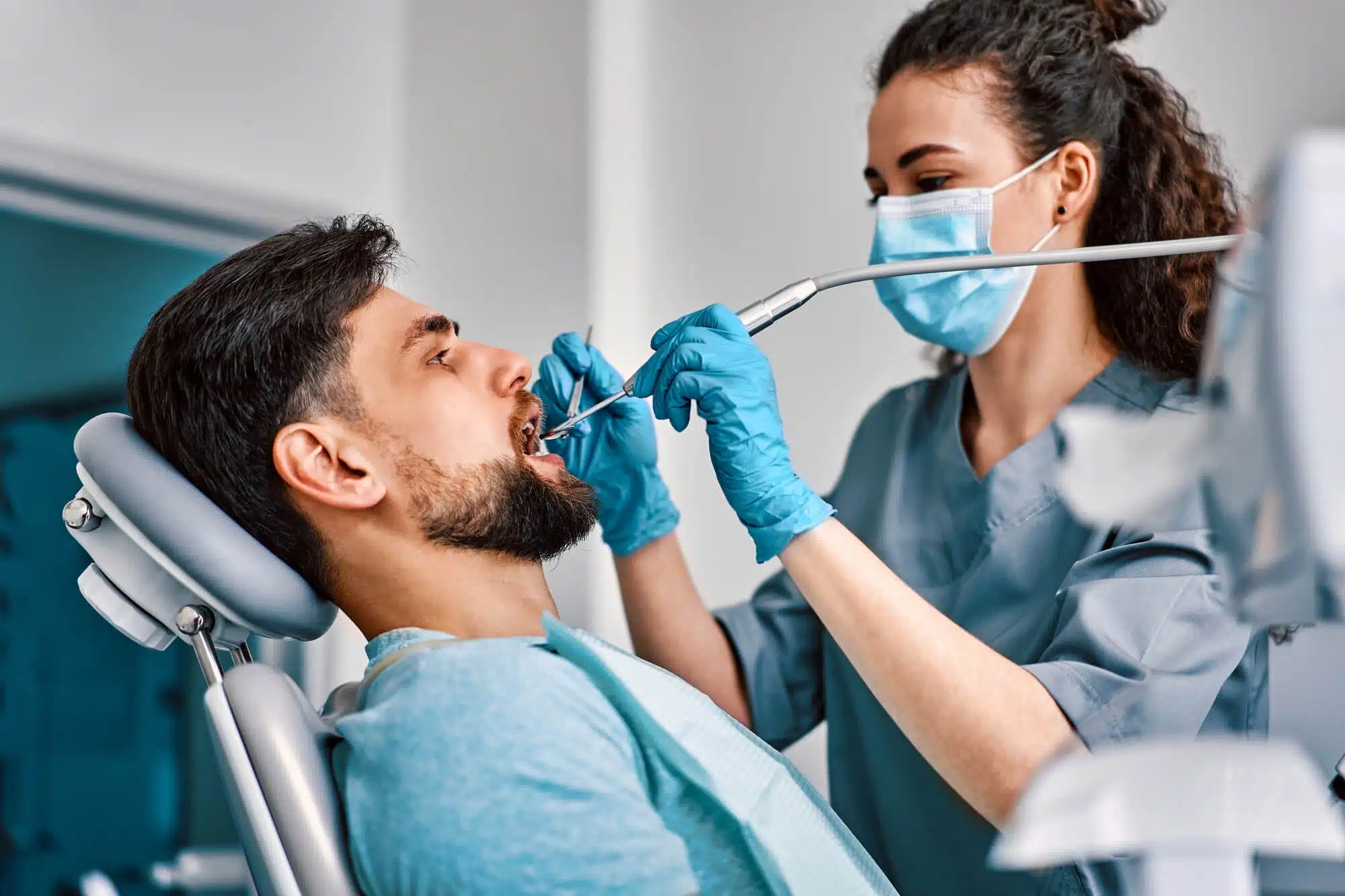 Dentist that accepts insurance Brownstone Mi with patient